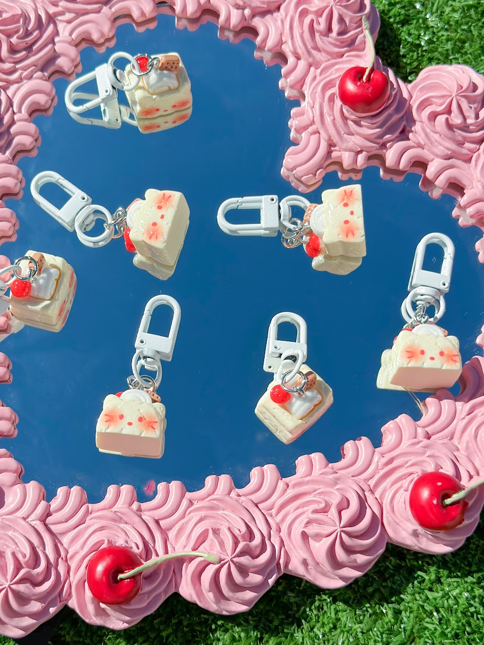 cat cake keychain