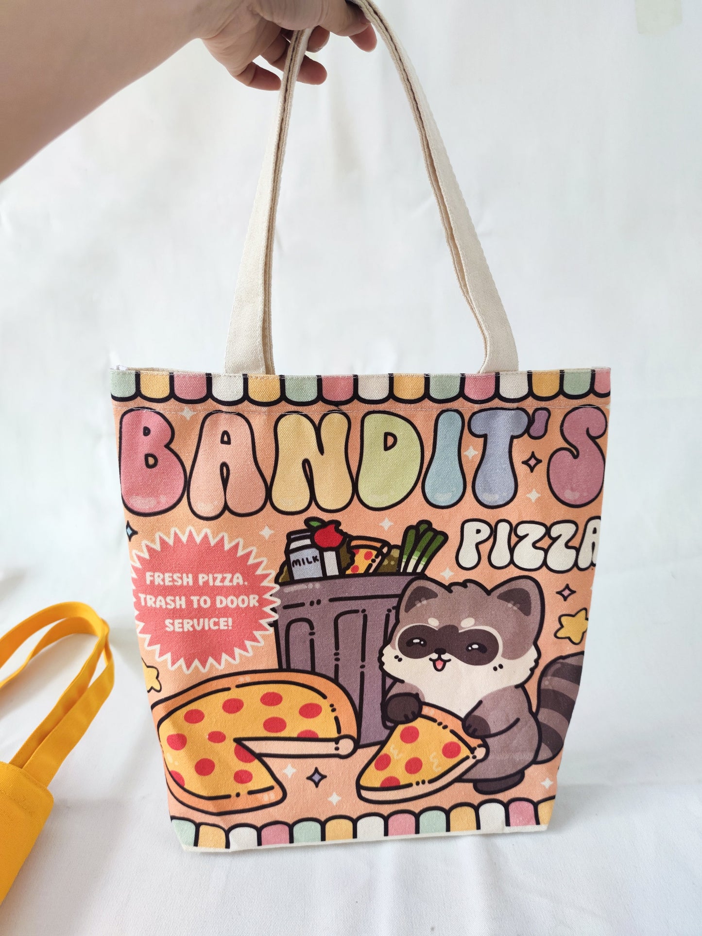 Raccoon pizza tote bag